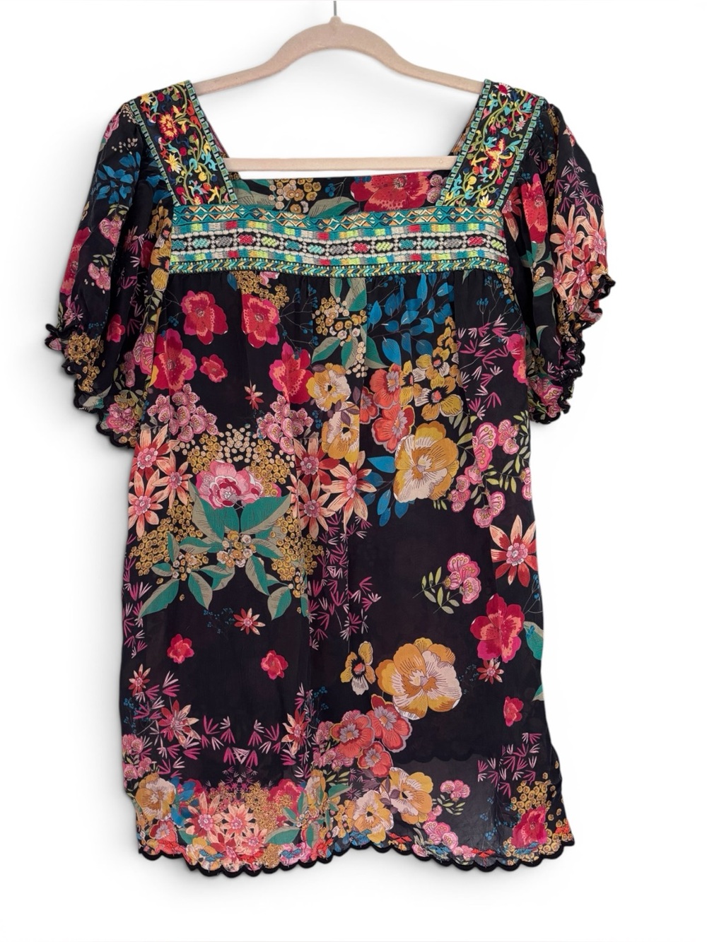 JOHNNY WAS black floral embroidered short sleeve tunic Size M